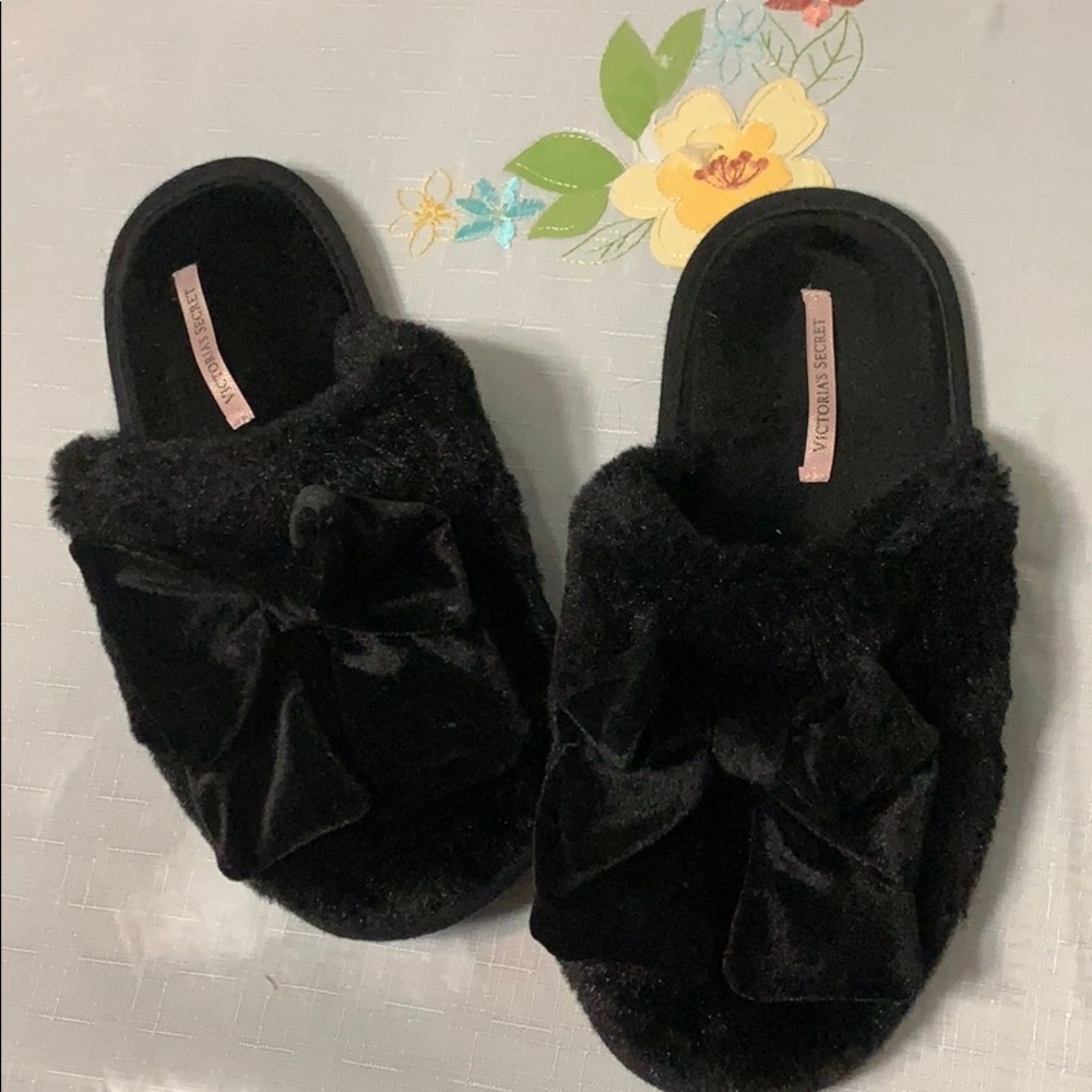 pink flurry black slippers